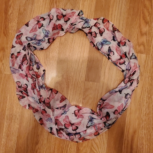 Butterfly Print Women's Scarf Wrap - Picture 4 of 7
